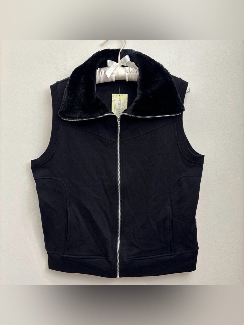 Carolyn Taylor Black Faux Fur Collar Zip Vest